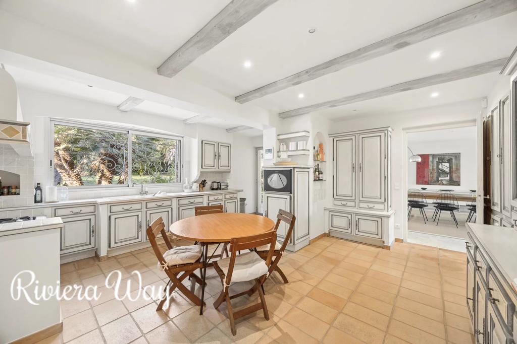 8 room villa in Saint-Paul-de-Vence, photo #8, listing #106130304