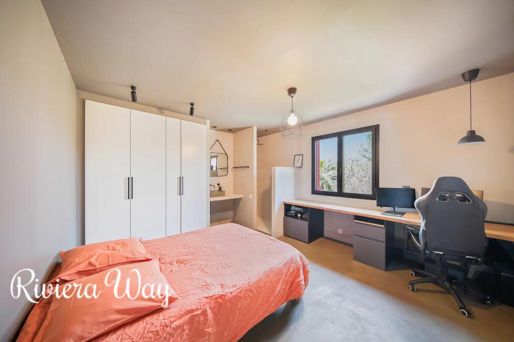 11 room villa in Toulon, photo #10, listing #105959448