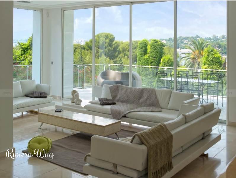 8 room villa in Cap d'Antibes, photo #4, listing #72740220