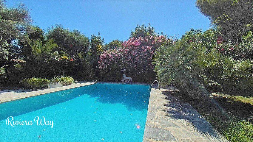 5 room villa in Cap d'Antibes, photo #2, listing #85356558