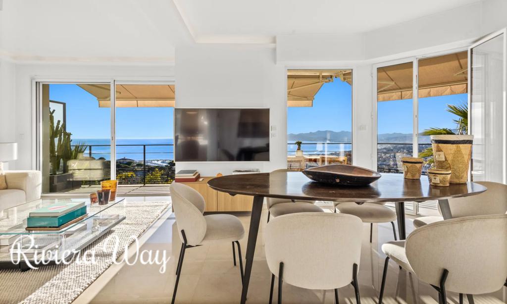 4 room apartment in Cannes, photo #2, listing #105484344