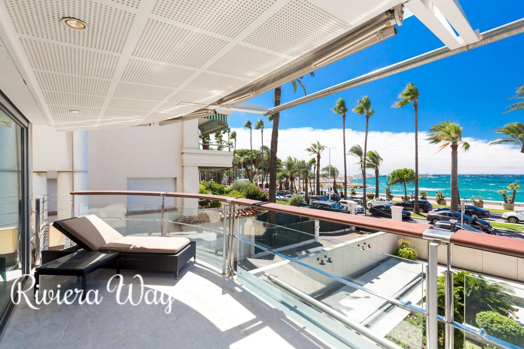 9 room apartment in Cannes, photo #9, listing #92003562