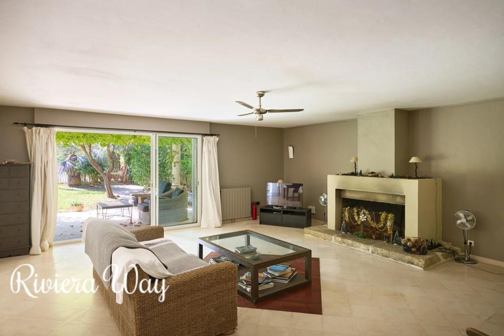 13 room villa in Bormes-les-Mimosas, photo #9, listing #104501502