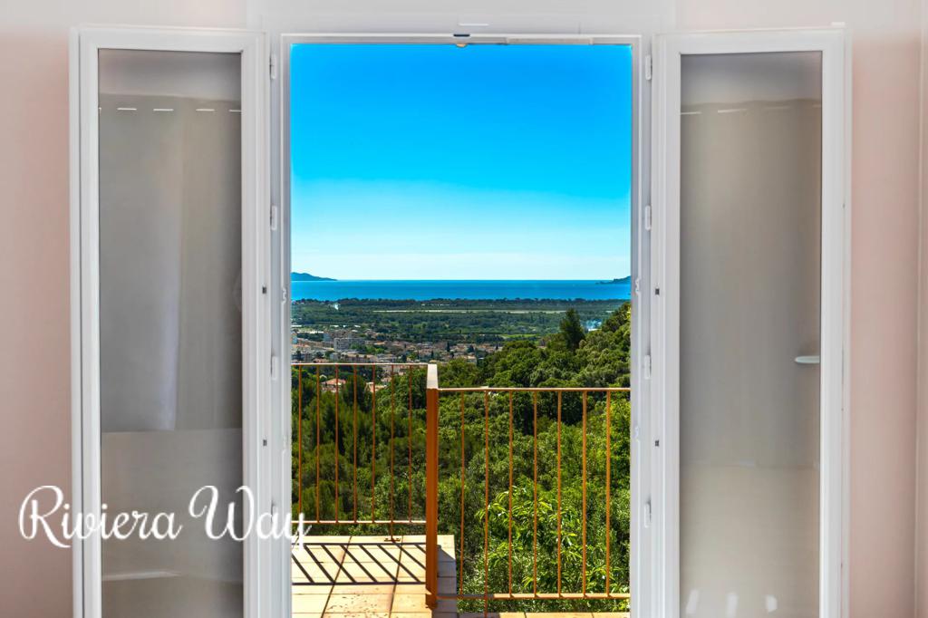 5 room villa in Hyères, photo #3, listing #106305528