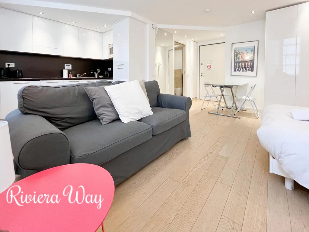 1 room apartment in Cannes, photo #1, listing #106248072