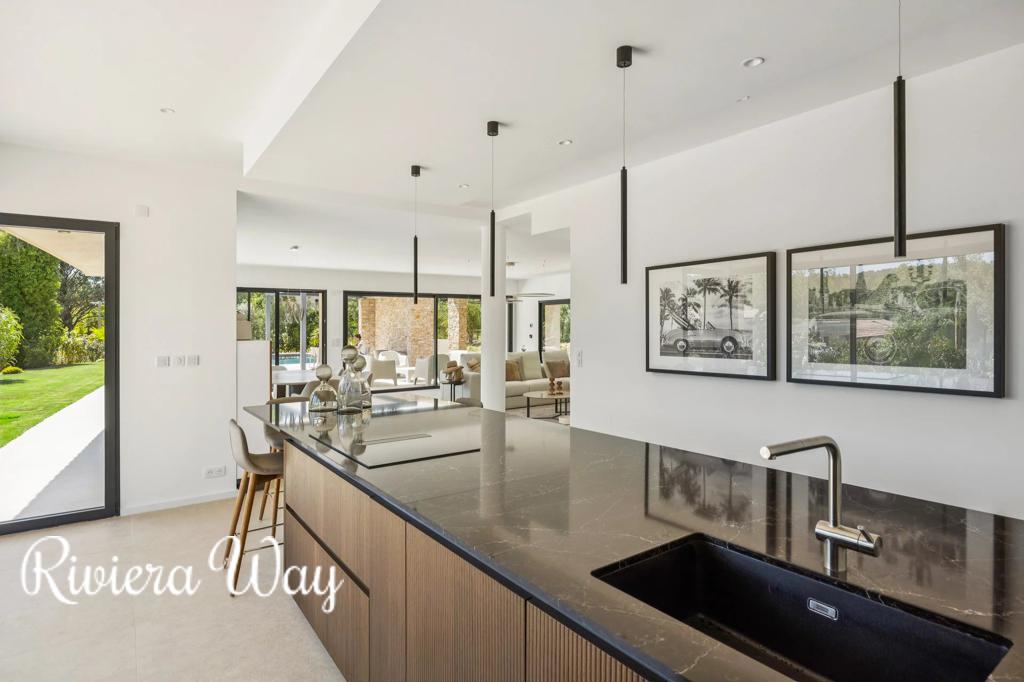 6 room villa in Fayence, photo #4, listing #100230144