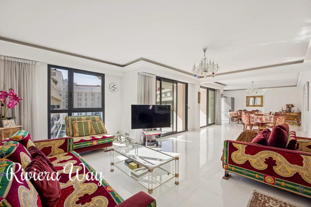 6 room apartment in Cannes, photo #2, listing #104428842