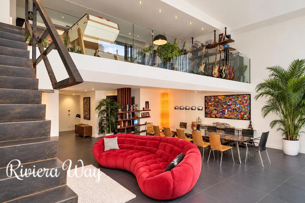 5 room apartment in Antibes, photo #1, listing #106990506