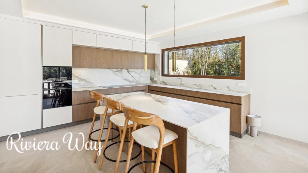 6 room villa in Fayence, photo #4, listing #105916818