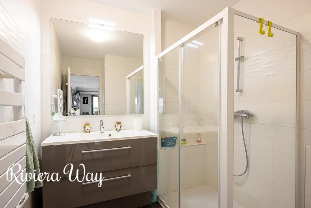 4 room apartment in Juan-les-Pins, photo #3, listing #104120772