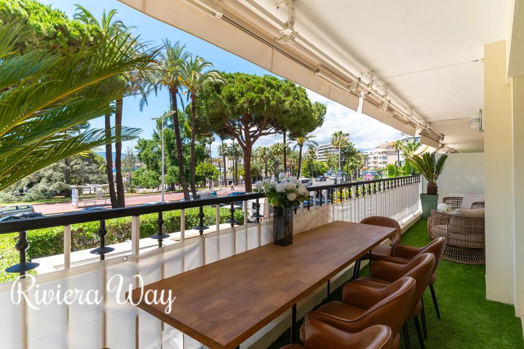 3 room apartment in Cannes, photo #1, listing #106918896