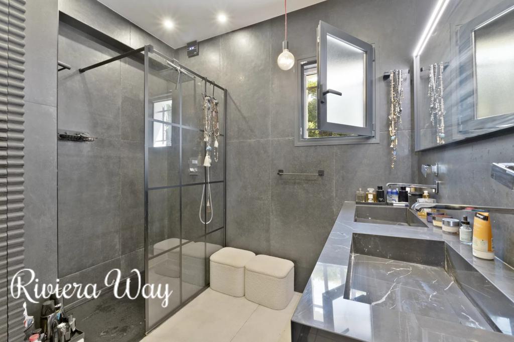 Villa in Grasse, photo #3, listing #103378506