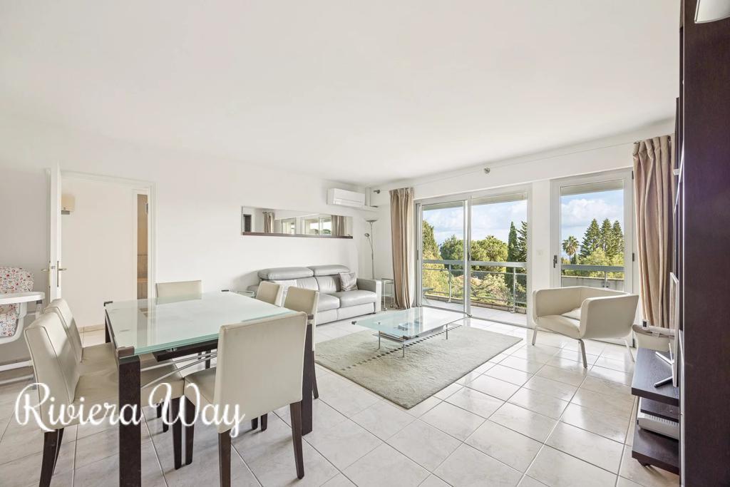 Apartment in Antibes, photo #4, listing #104836452
