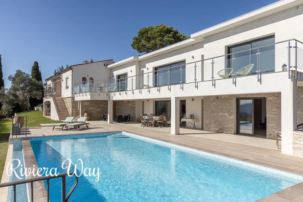 8 room villa in Mougins, photo #3, listing #97745088