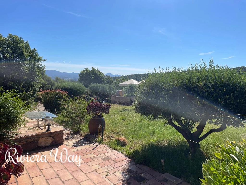 10 room villa in Le Muy, photo #6, listing #102830658
