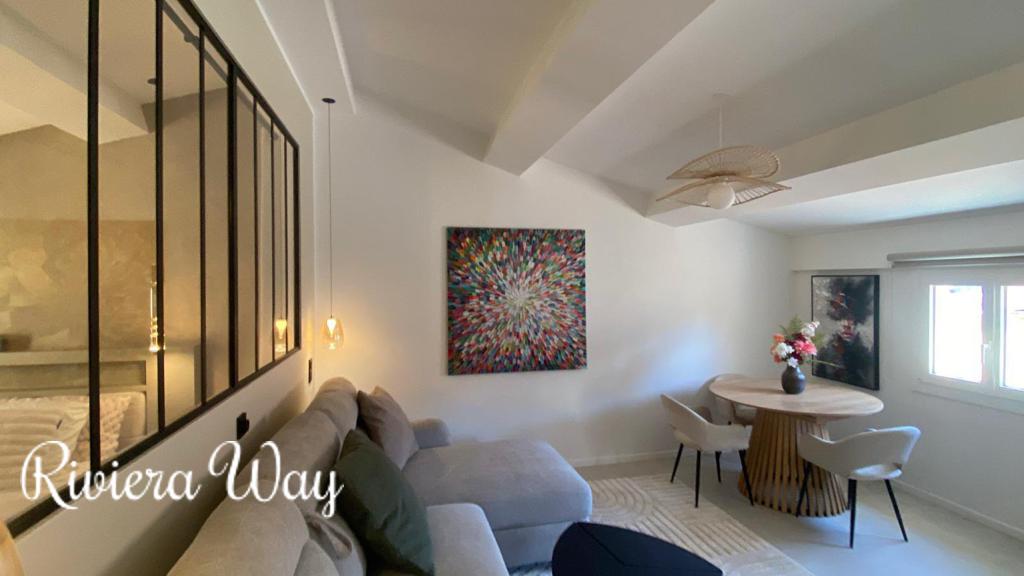 2 room apartment in Nice, 45 m², photo #2, listing #107062620