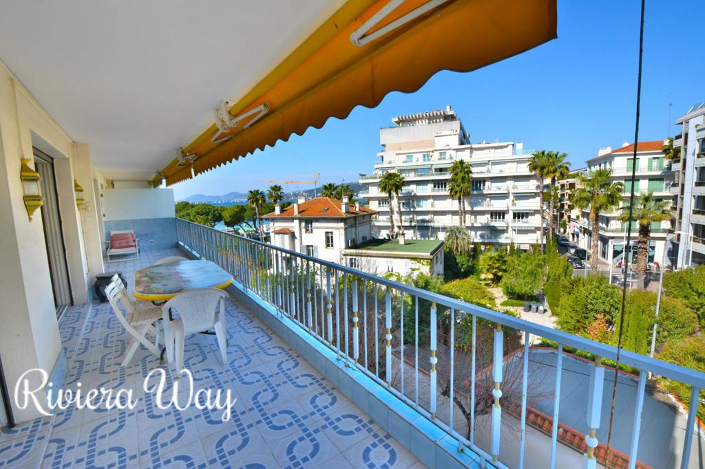 4 room apartment in Juan-les-Pins, photo #6, listing #102778284