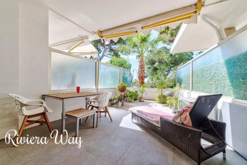 1 room apartment in Cannes, photo #7, listing #103426932