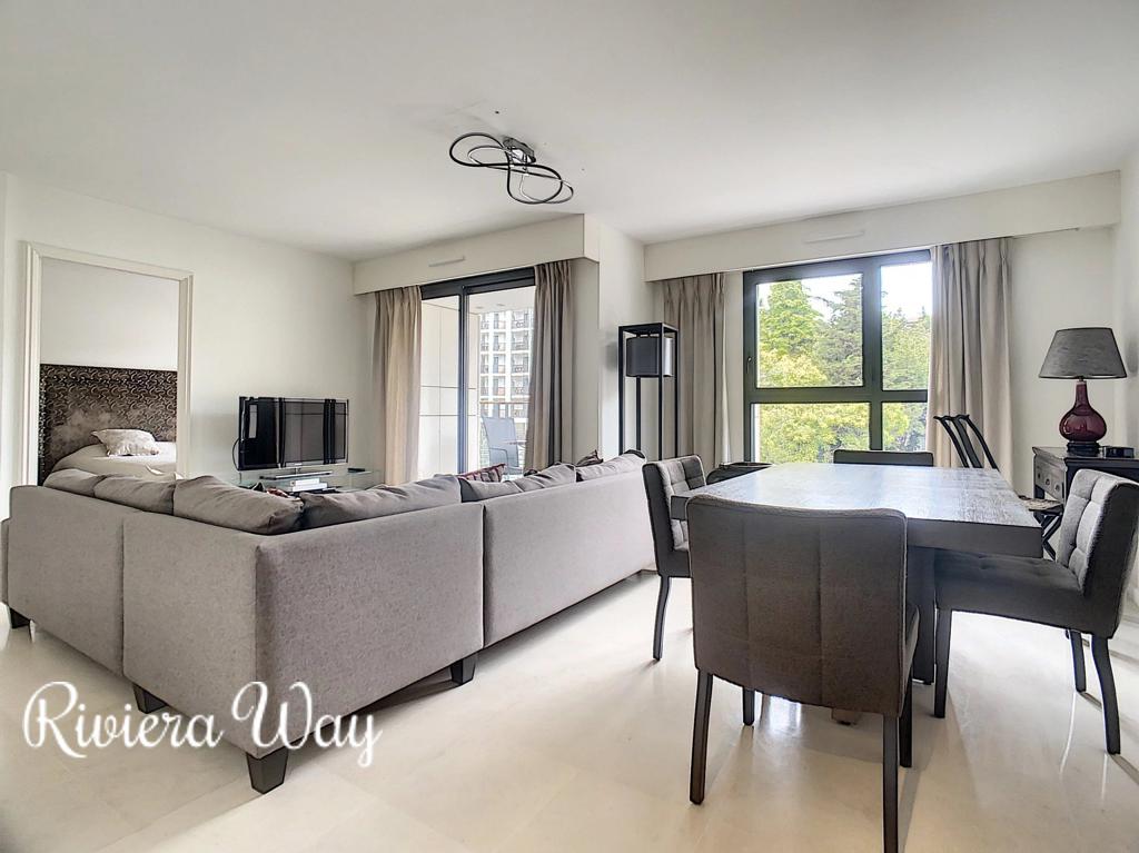 2 room apartment in Cannes, photo #3, listing #105335202