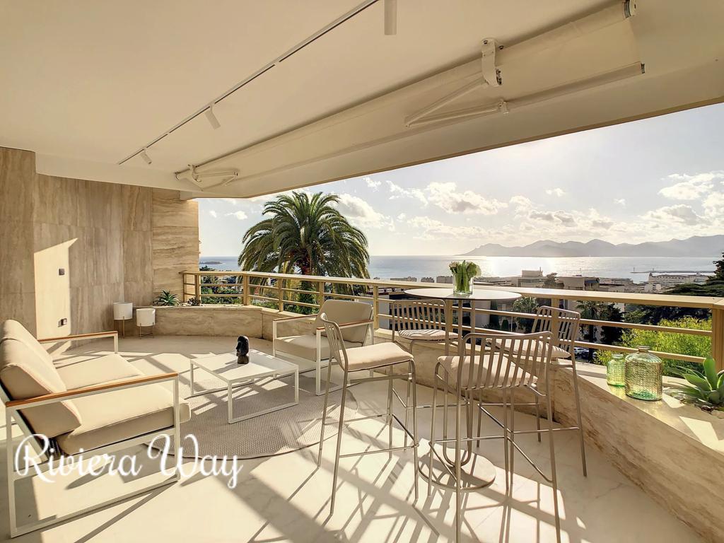 4 room apartment in Cannes, photo #4, listing #99147258