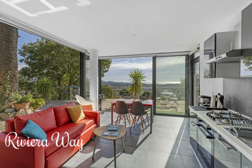 7 room villa in Toulon, photo #1, listing #104621454