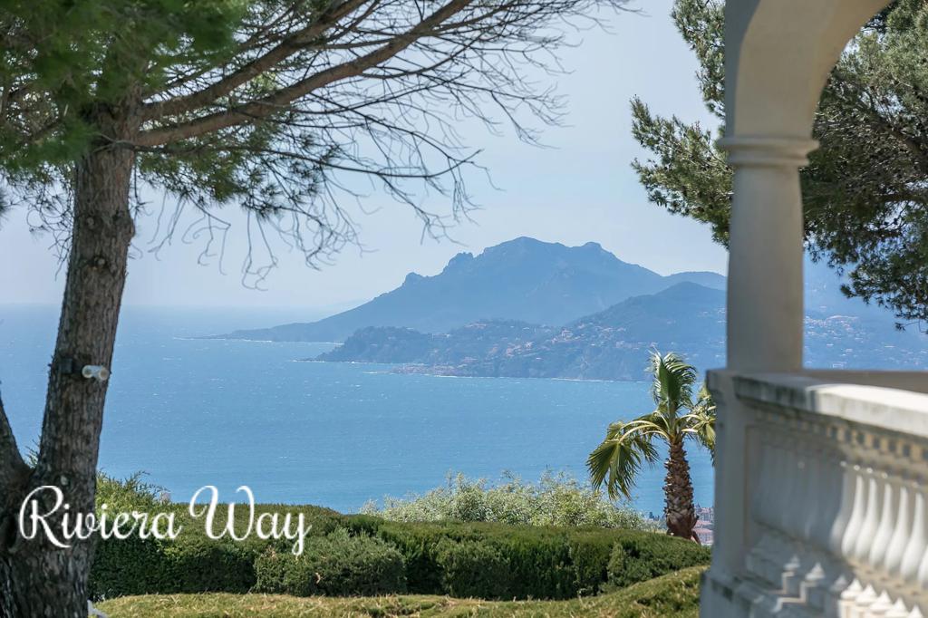 8 room villa in Cannes, photo #3, listing #99572214