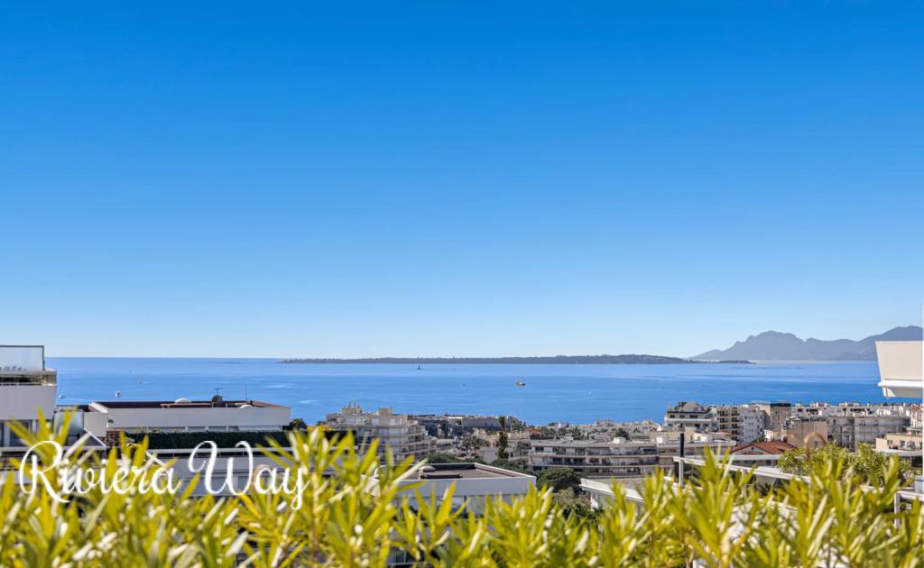 4 room apartment in Antibes, photo #8, listing #105721812