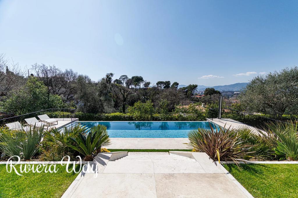 8 room villa in Cannes, photo #2, listing #105630420