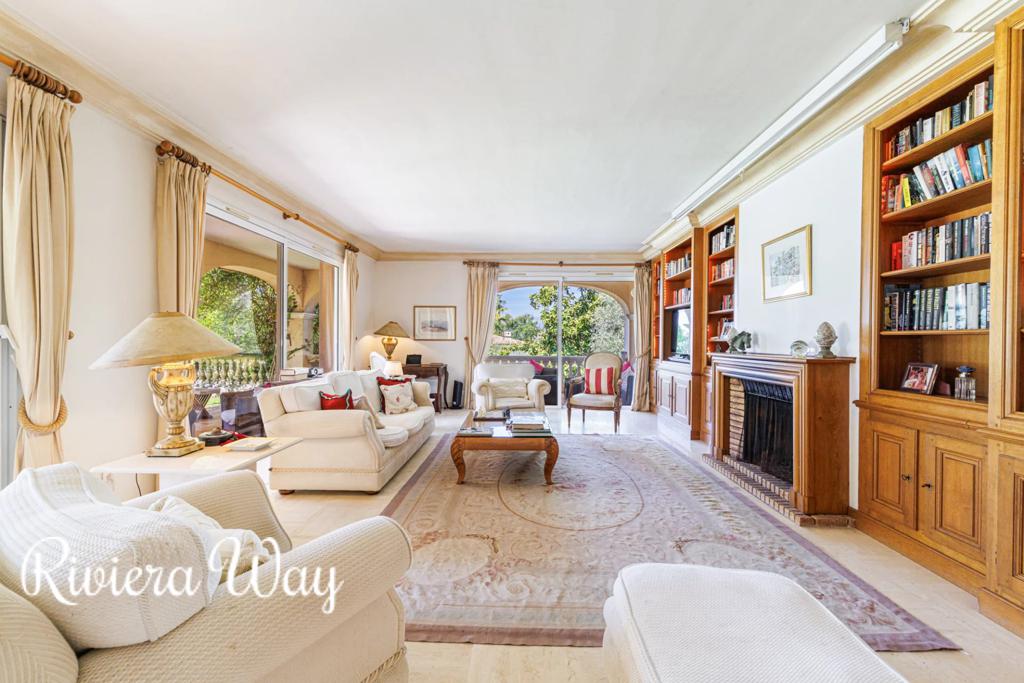 6 room villa in Cannes, photo #9, listing #106231860
