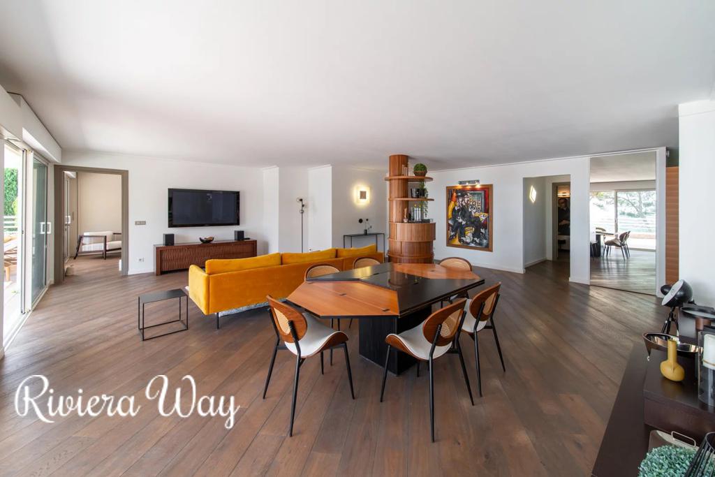 5 room apartment in Cannes, photo #3, listing #106650264