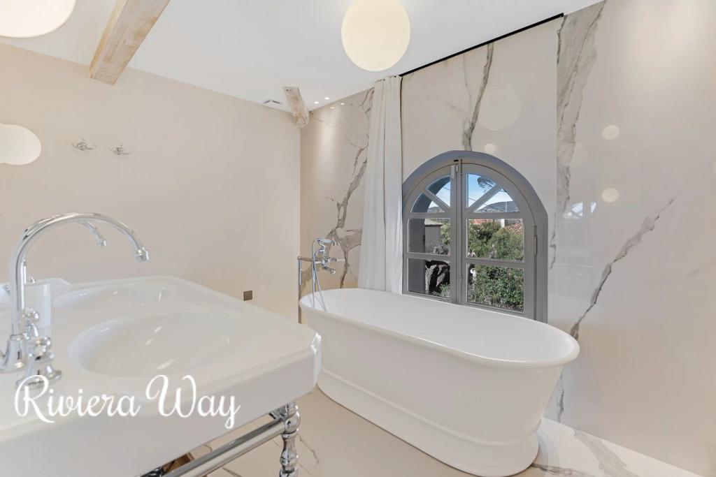 8 room villa in Saint-Tropez, photo #9, listing #105622146