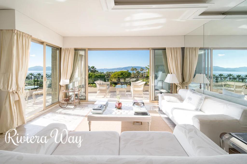 4 room apartment in Cannes, photo #8, listing #105139692
