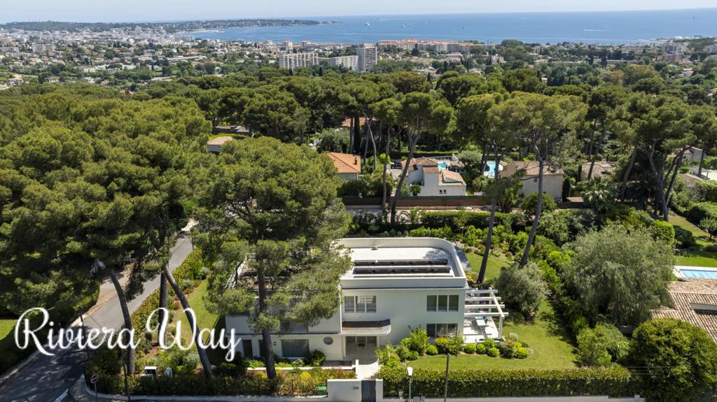 10 room villa in Antibes, photo #2, listing #105357504