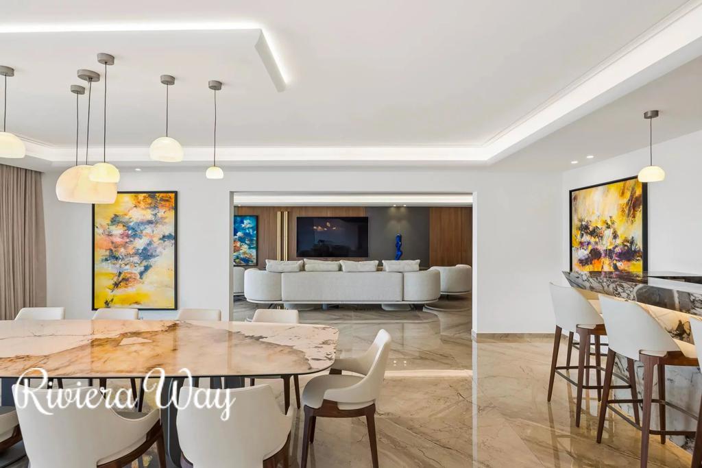 6 room apartment in Cannes, photo #7, listing #105951594
