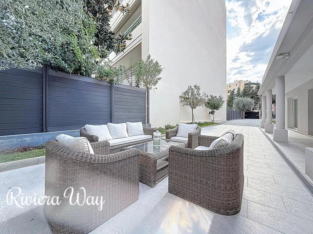 7 room villa in Cannes, photo #10, listing #106225392