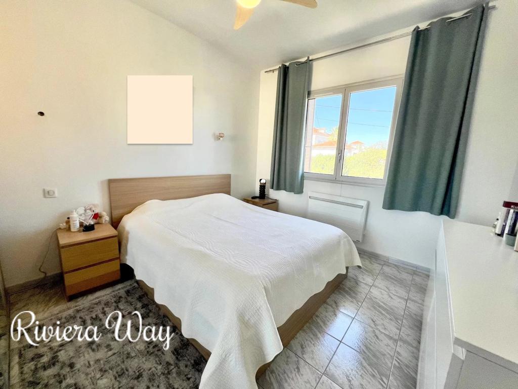 9 room villa in Golf Juan, photo #3, listing #102704826
