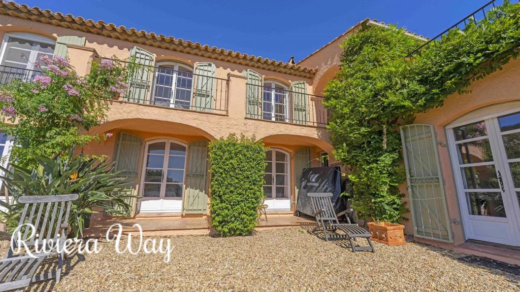 8 room villa in La Croix-Valmer, photo #2, listing #104300112