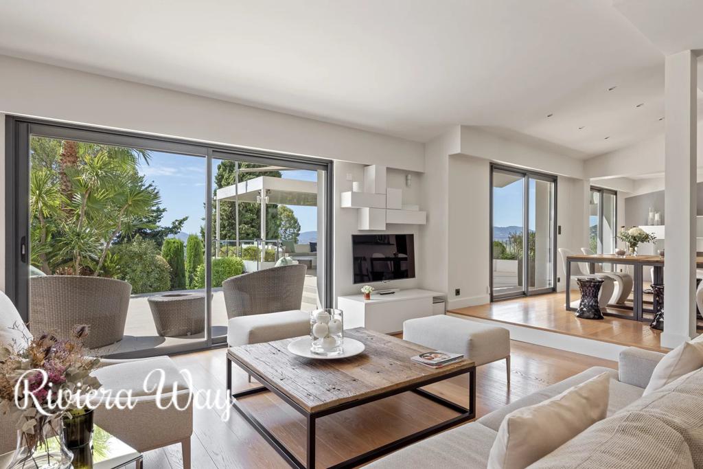 8 room villa in Mougins, photo #2, listing #90445614