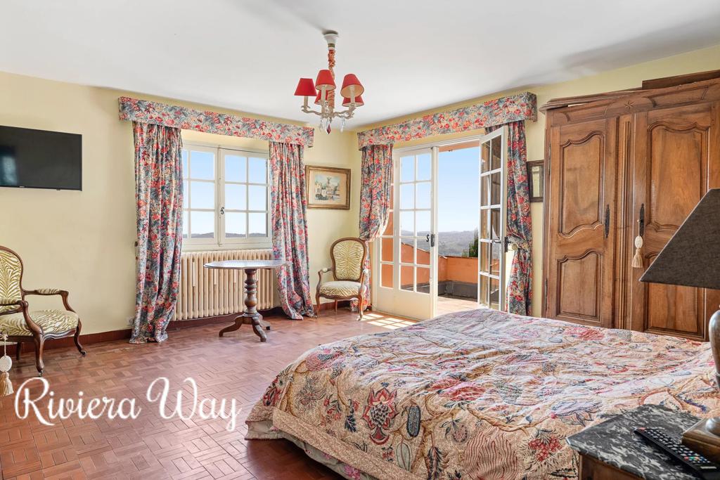 6 room villa in Grasse, photo #1, listing #103175478
