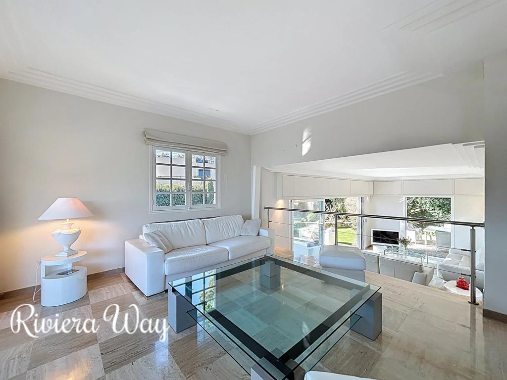 7 room villa in Cap d'Antibes, photo #10, listing #105534912