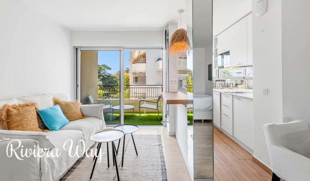 Apartment in Cannes, photo #2, listing #106524306