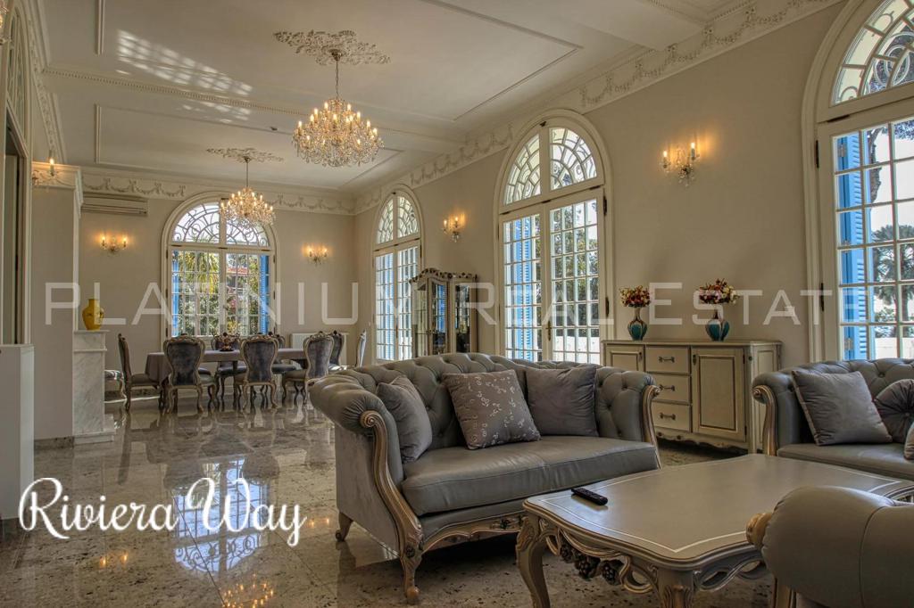 10 room villa in Saint-Raphaël, photo #2, listing #87258066
