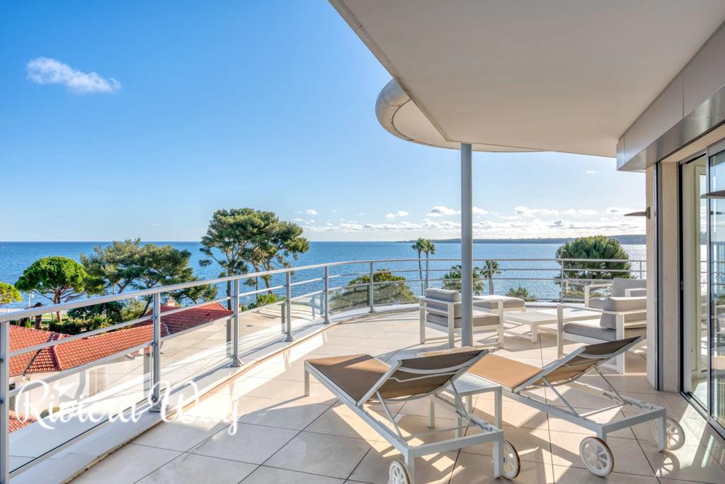 4 room apartment in Cannes, photo #3, listing #105153300