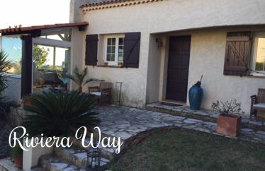 6 room villa in St-Laurent-du-Var, 170 m²