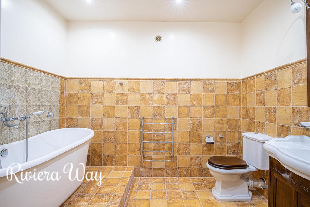 6 room villa in Cap d'Antibes, photo #8, listing #84254856