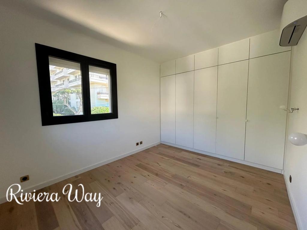 5 room villa in Cap d'Antibes, photo #1, listing #104214138