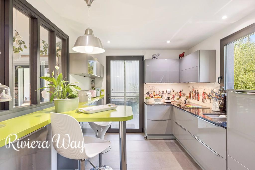 4 room apartment in Juan-les-Pins, photo #6, listing #104120772