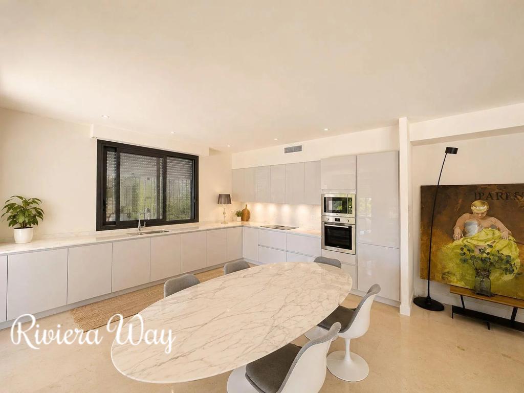 4 room apartment in Cannes, photo #3, listing #106824396