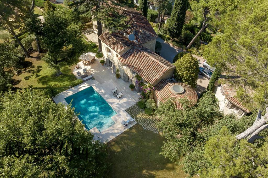 8 room villa in Mougins, photo #10, listing #101272332