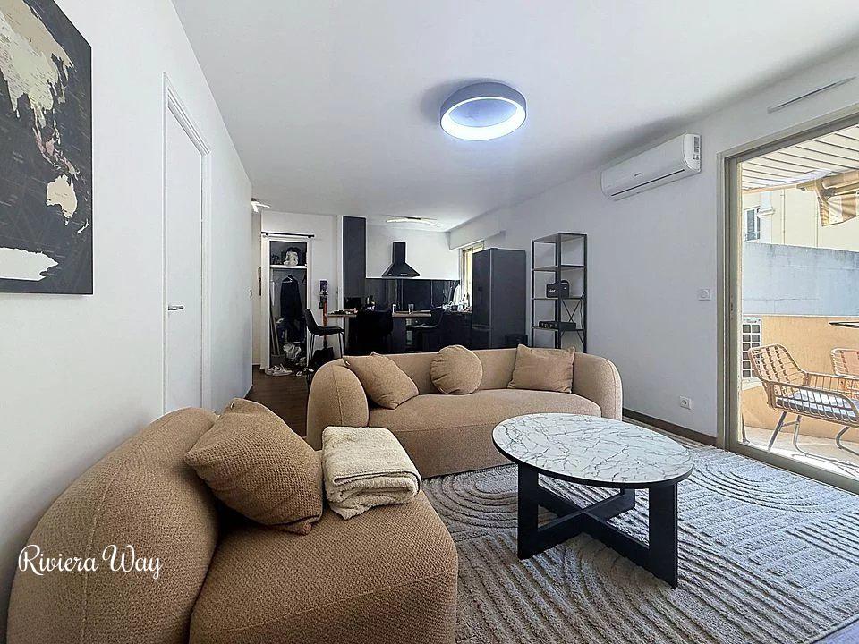 2 room apartment in Cannes, photo #1, listing #107013102